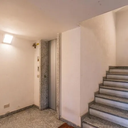 Lara Apartman *